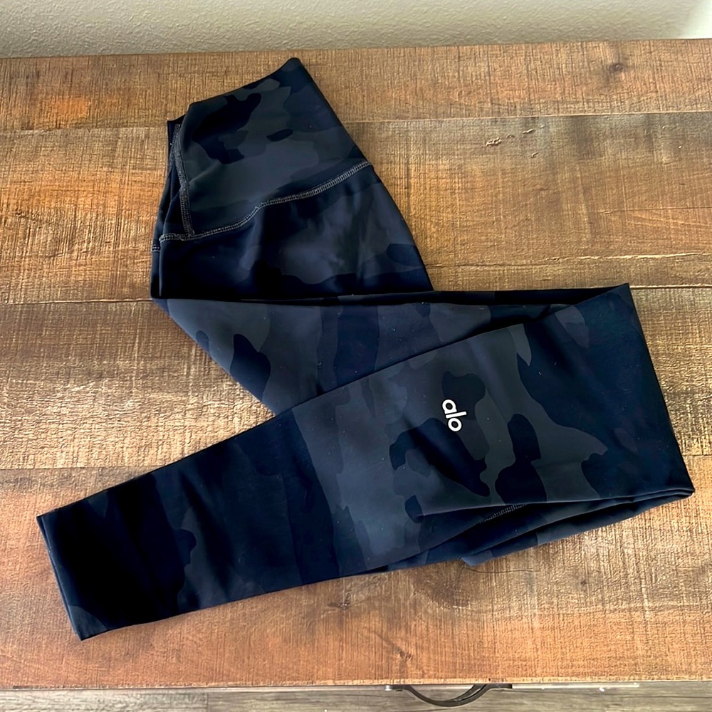 Alo Yoga Camo Leggings XXS